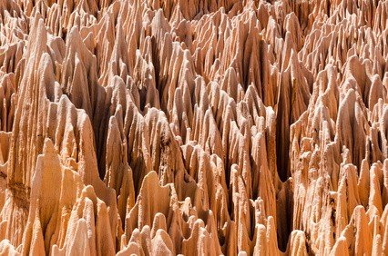 Rote Erosionsformationen der Tsingy Rouge im Norden Madagaskars